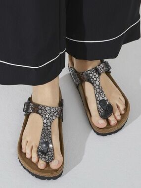 BIRKENSTOCK Gizeh Birko-Flor sandals 

Color: Metallic Stones Black NWT